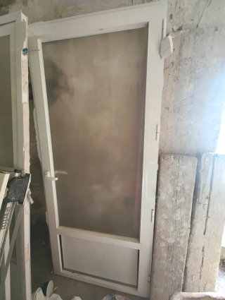 Puerta de aluminio blanco