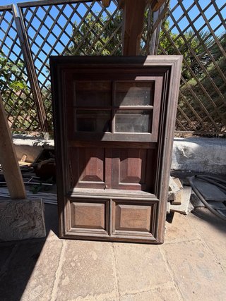 Ventana antigua madera noble