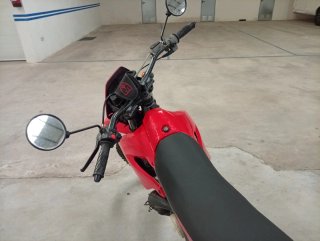 Motocicleta Derbi Roja