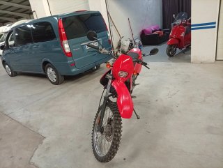 Motocicleta Derbi Roja