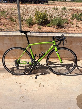 Bicicleta de carretera verde