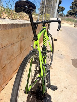 Bicicleta de carretera verde