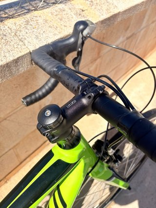 Bicicleta de carretera verde