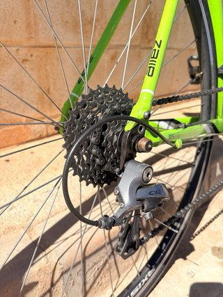Bicicleta de carretera verde