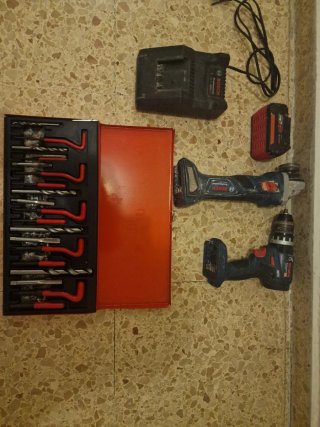 Taladro y amoladora Bosch con baterías