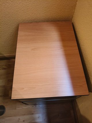 Mesa de reuniones ovalada y cajonera
