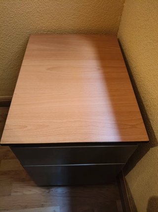 Mesa de reuniones ovalada y cajonera