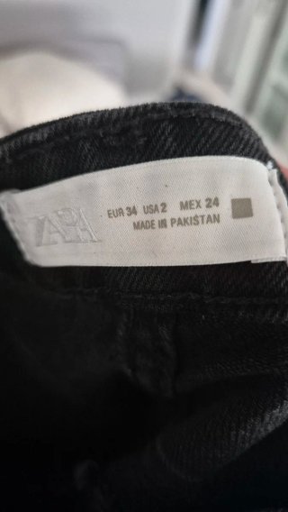 Pantalón vaquero Zara gris