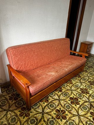 Sofá cama madera y tela naranja