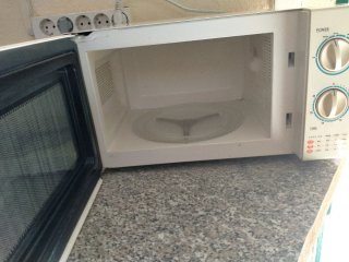 Microondas marca Orbegozo 1200W