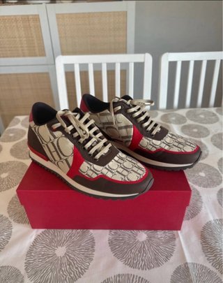 Deportivas Carolina Herrera Lona Santorini.