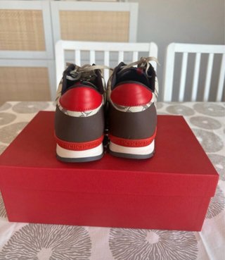 Deportivas Carolina Herrera Lona Santorini.