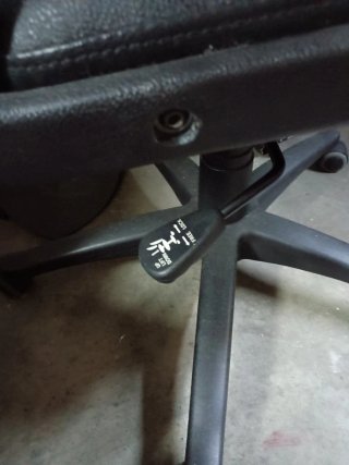 Sillón de oficina de cuero negro