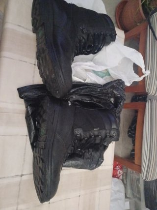 Botas de montaña negras