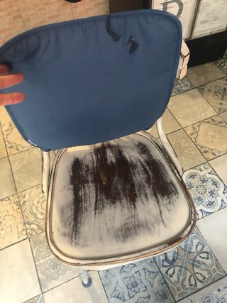 Sillas blancas estilo vintage con cojín