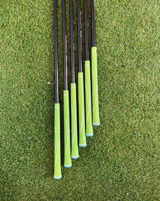 Set de Palos de Golf BENROSS y COBRA
