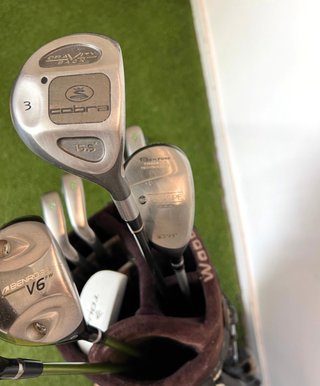 Set de Palos de Golf BENROSS y COBRA