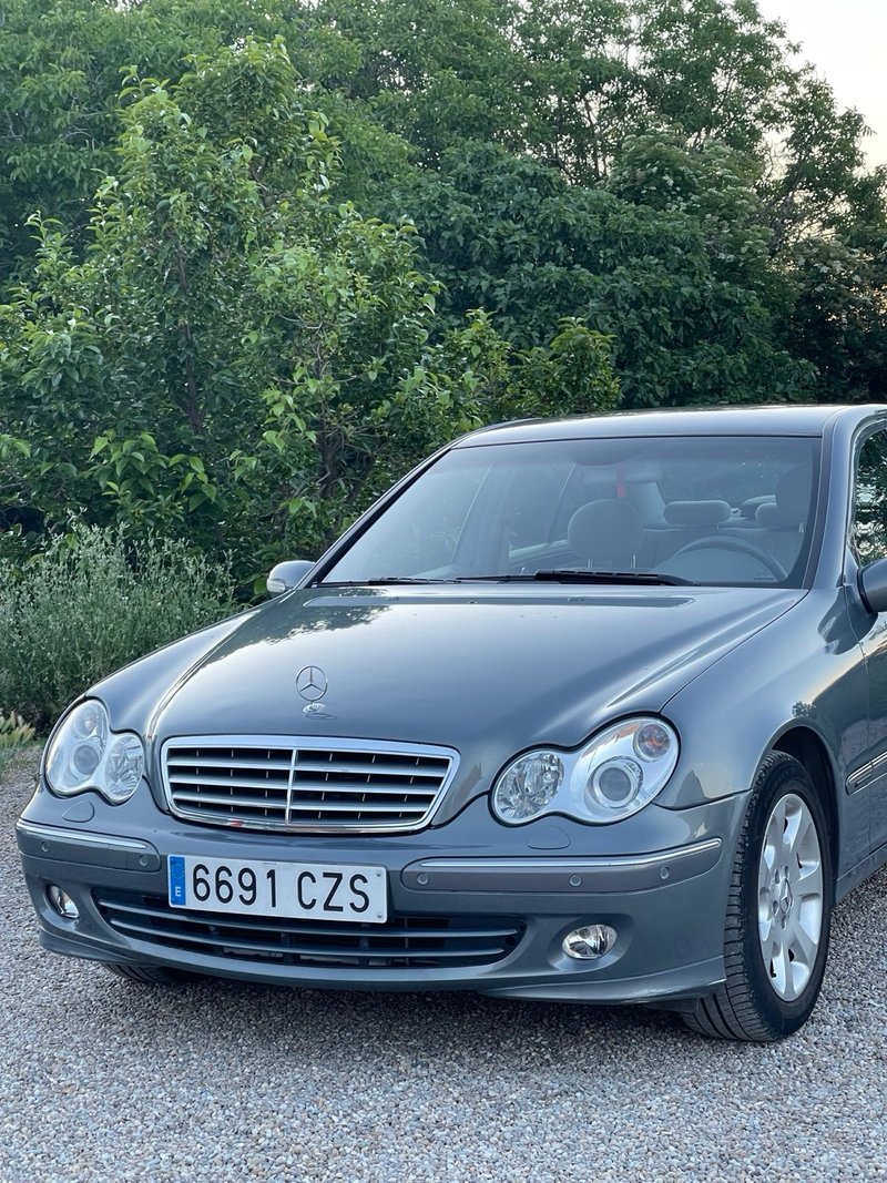 Mercedes-Benz Clase C 2005, foto 2