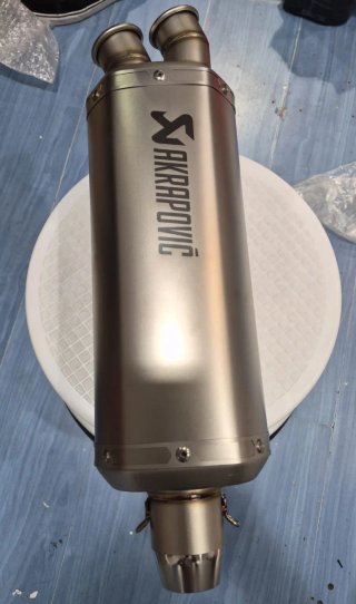 Tubo de escape Akrapovič motos