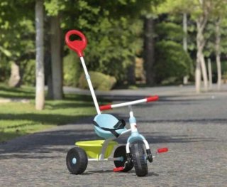 Triciclo infantil con manillar y cesta