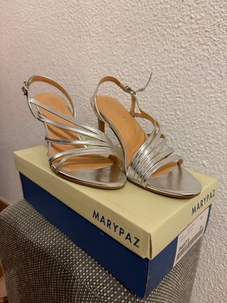 Tacones plateados MARYPAZ talla 38