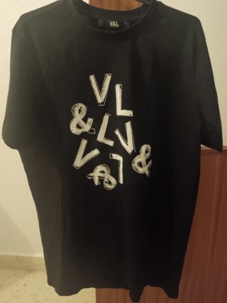 Camiseta Victorio & Luchino Negra