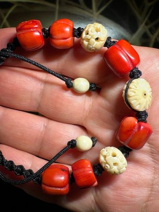 Pulsera ajustable hombre cuentas talladas