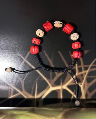 Pulsera ajustable hombre cuentas talladas