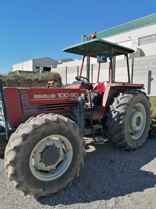 Tractor Fiat 100-90 con pala