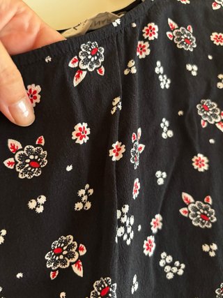 Blusa Naf Naf flores negra talla 38