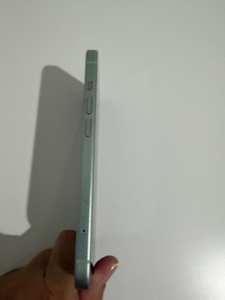 iPhone 15 Verde 256GB - Como Nuevo