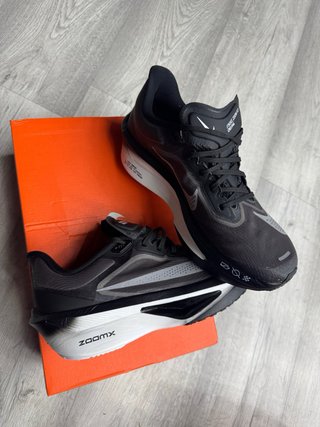 Nike ZoomX Zapatillas Negras y Blancas