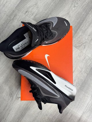 Nike ZoomX Zapatillas Negras y Blancas