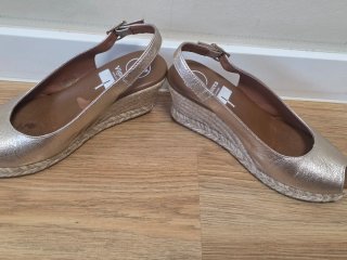 Sandalias cuña doradas Viguera Talla 38