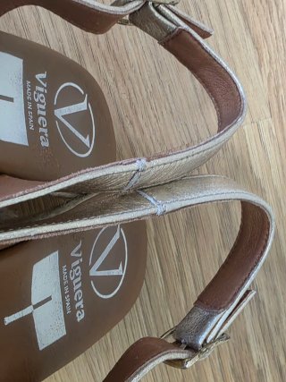 Sandalias cuña doradas Viguera Talla 38