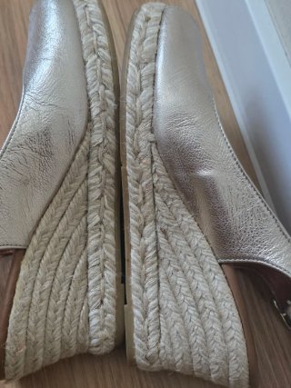 Sandalias cuña doradas Viguera Talla 38