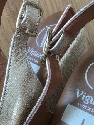 Sandalias cuña doradas Viguera Talla 38