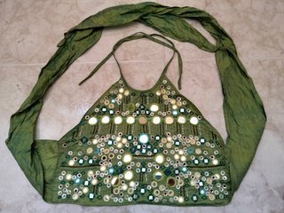 Top Halter Verde con Espejos y Bordados