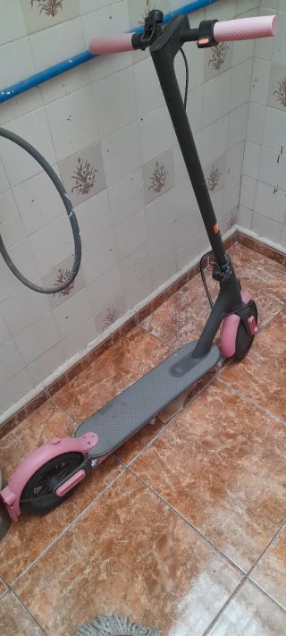 Patinete Eléctrico Rosa y Negro