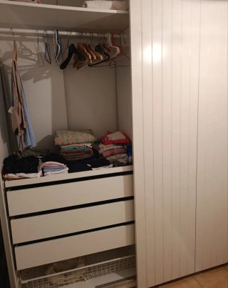 Armario blanco ikea (Está en Cubelles el armario)