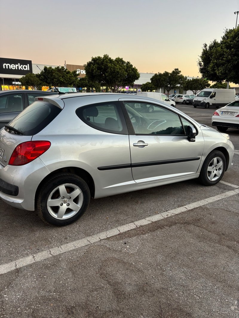 Peugeot 207 . Etiqueta C - foto 1