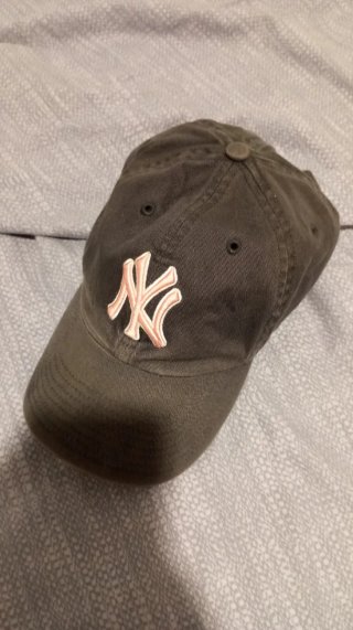 Gorra NY Yankees gris y rosa