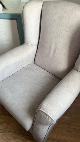 Sillón de lactancia gris mecedora