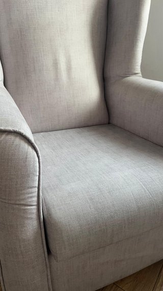 Sillón de lactancia gris mecedora