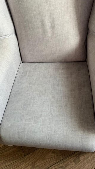 Sillón de lactancia gris mecedora
