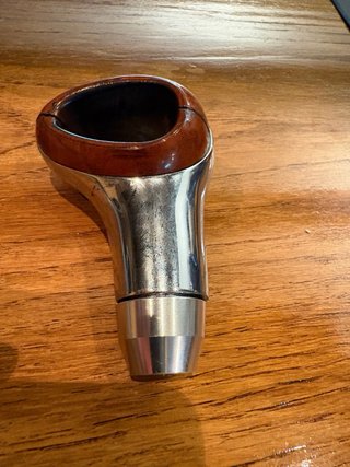 Maneta pomo madera