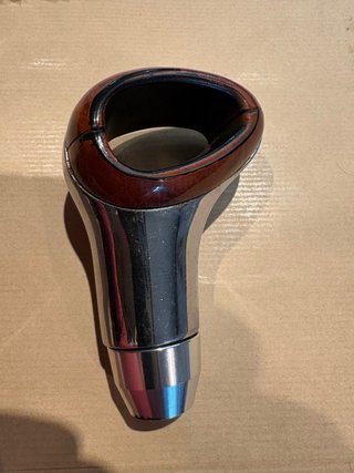 Maneta pomo madera