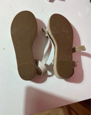 Sandalias Michael Kors Beige y Blancas