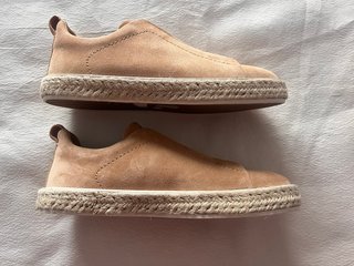 Alpargatas de ante beige con triple costura