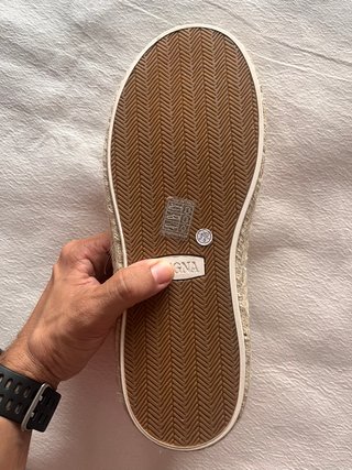 Alpargatas de ante beige con triple costura